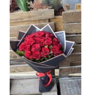25 kırmızı gül ile Aşk buketi